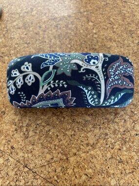 Vera Bradley Floral Pattern Hard Shell Eyeglass Case Like New